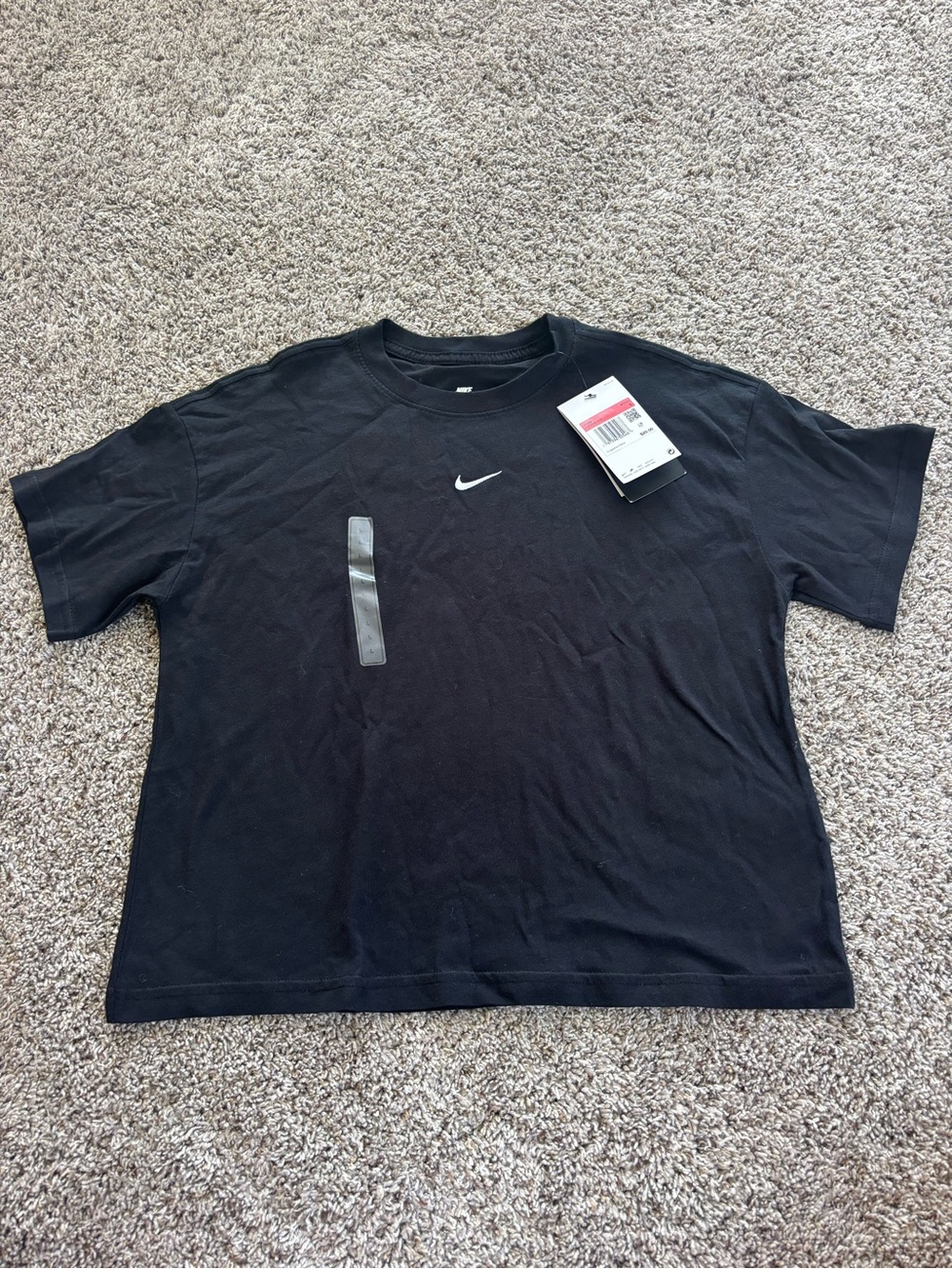 NWT Girls Nike Black Short-Sleeve Cropped Boxy Crew Tee embroidered Nike swoosh